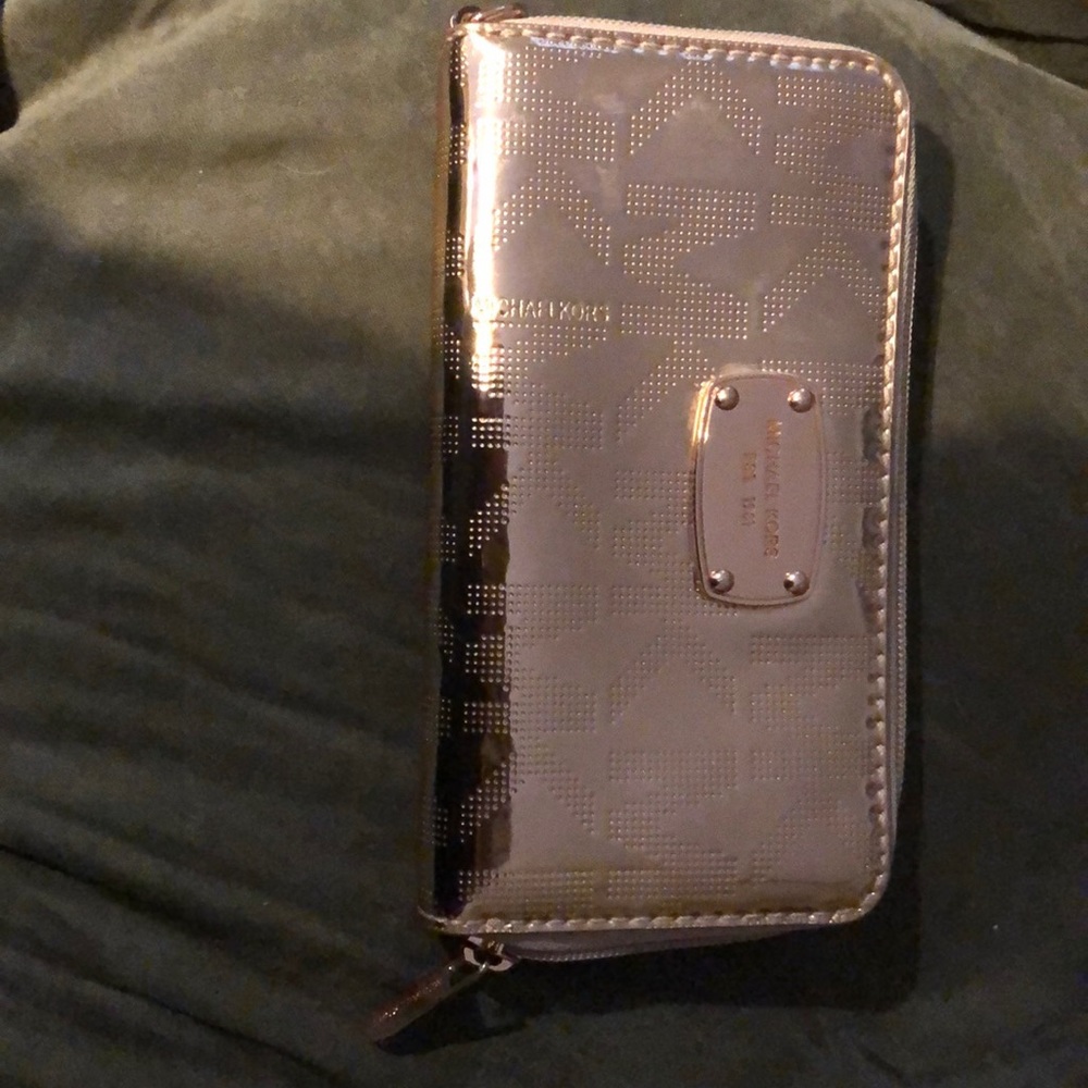 Michael Kors Rose Gold Wallet